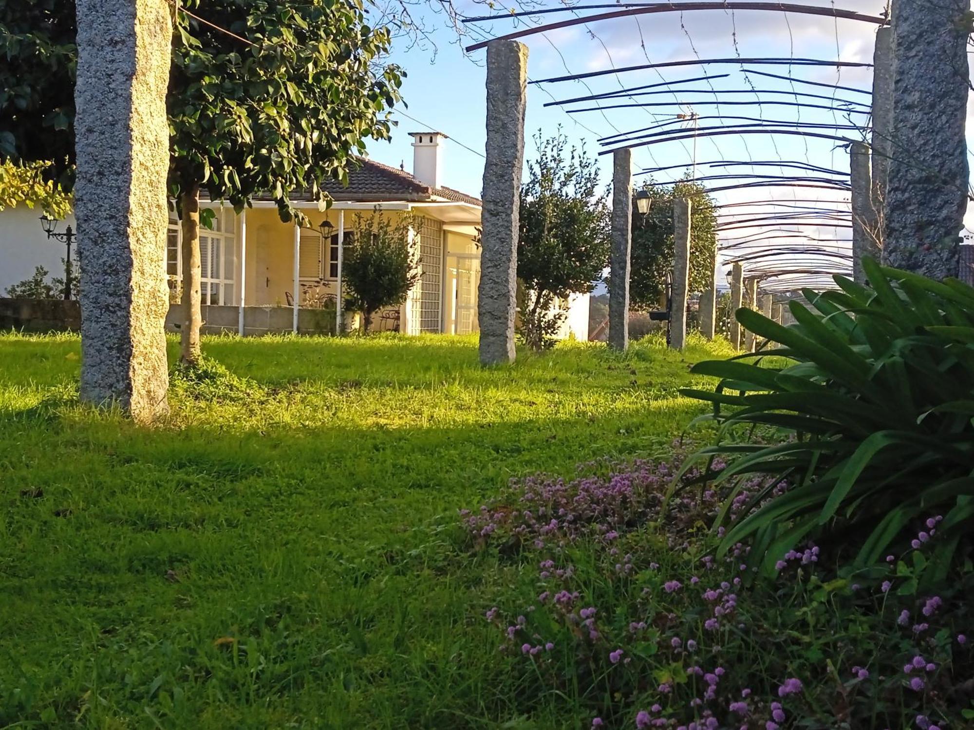 Bed and Breakfast A Casa De Abelleira Ponteareas Exterior foto